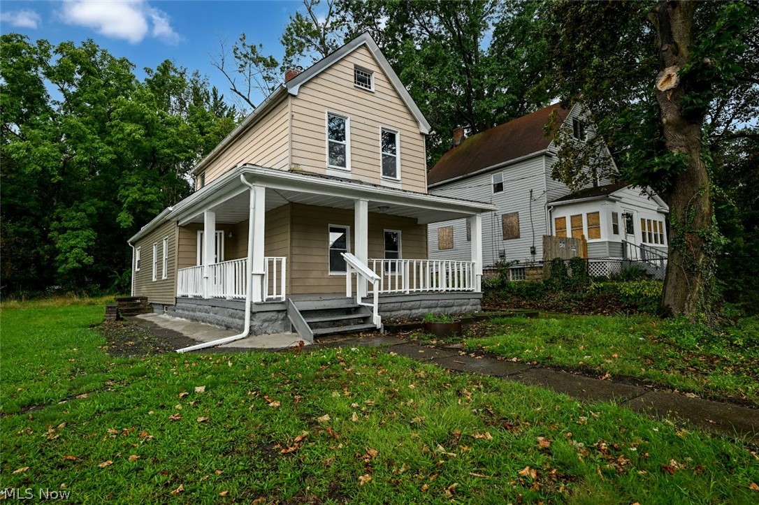 906 E Buchtel Avenue Property Photo 4