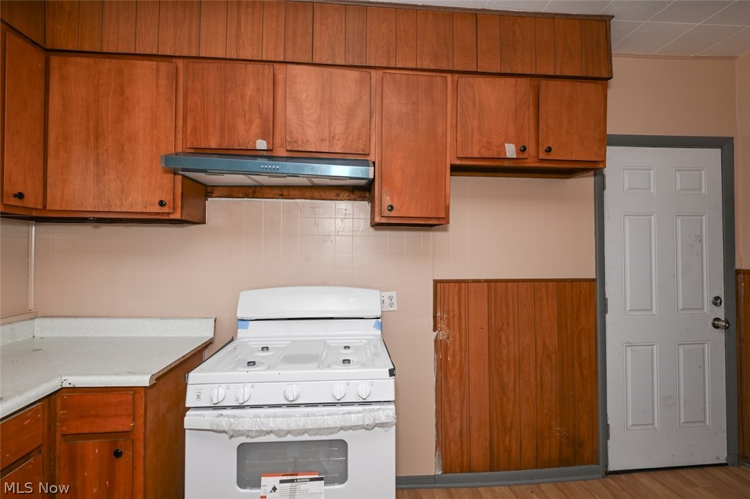 906 E Buchtel Avenue Property Photo 9