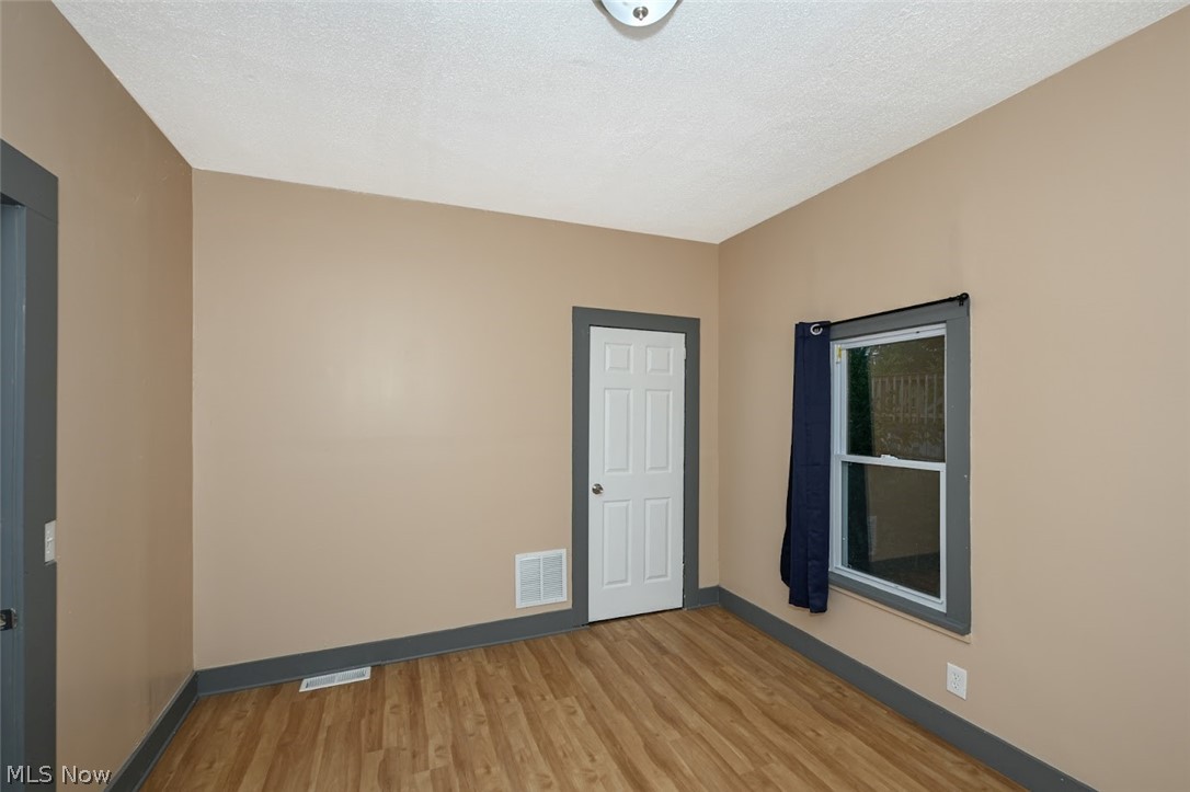 906 E Buchtel Avenue Property Photo 12