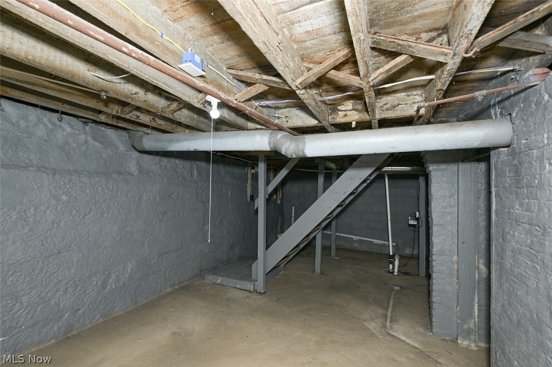 906 E Buchtel Avenue Property Photo 16