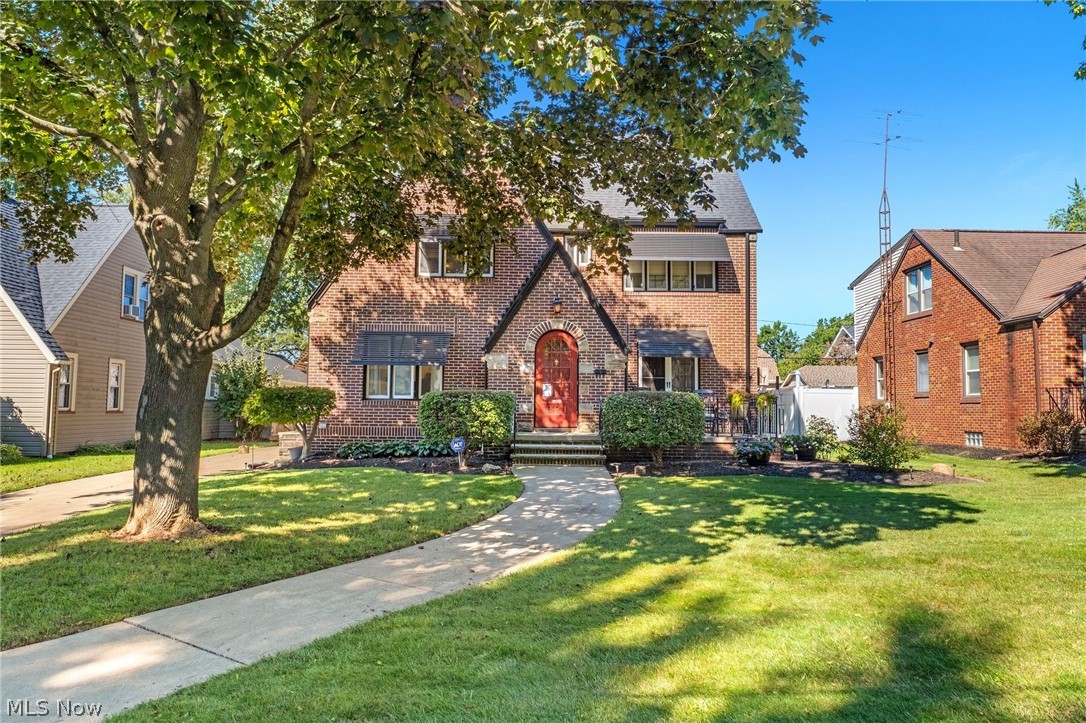 221 Raff Road Nw Property Photo 1