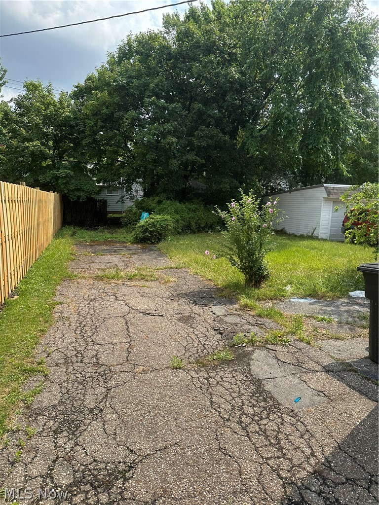 17312 Glendale Avenue Property Photo 6