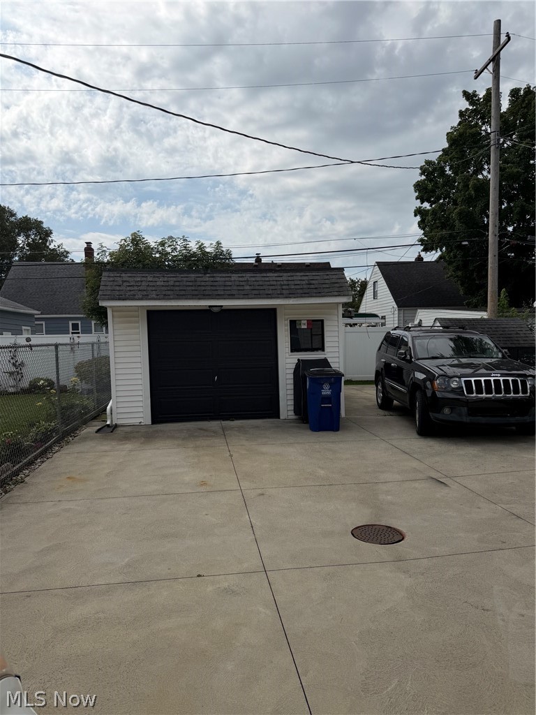 7425 Glencoe Avenue Property Photo 3