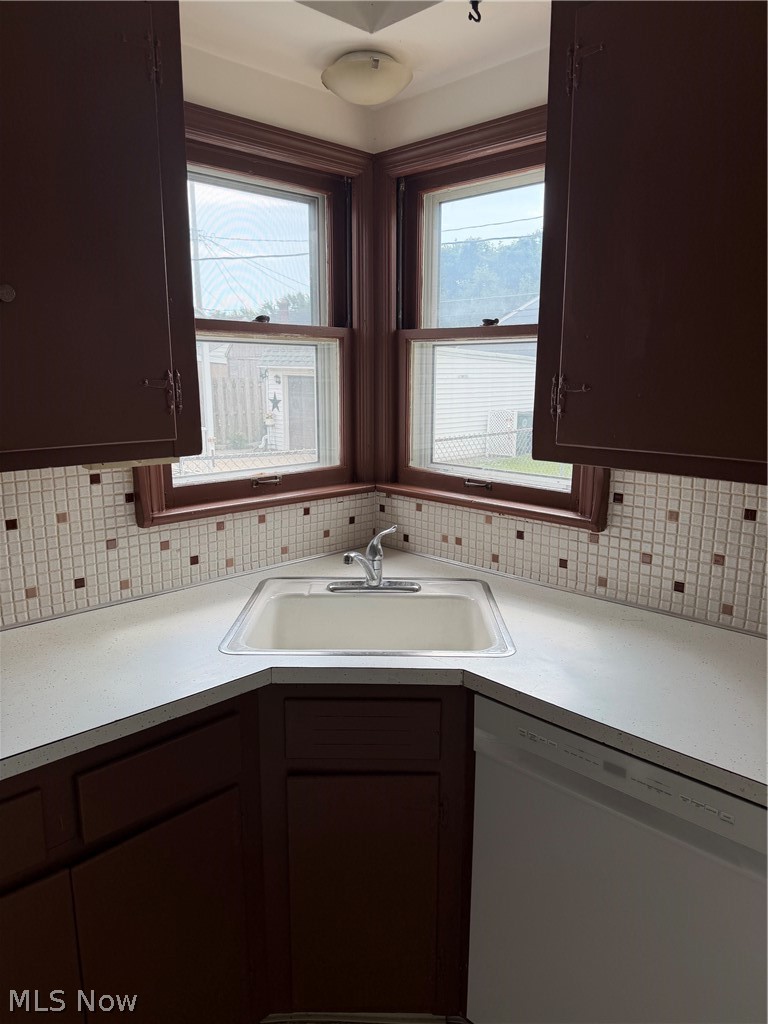 7425 Glencoe Avenue Property Photo 8