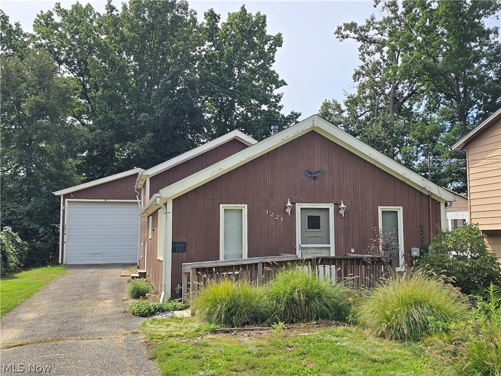 1221 Lake Avenue Property Photo 1