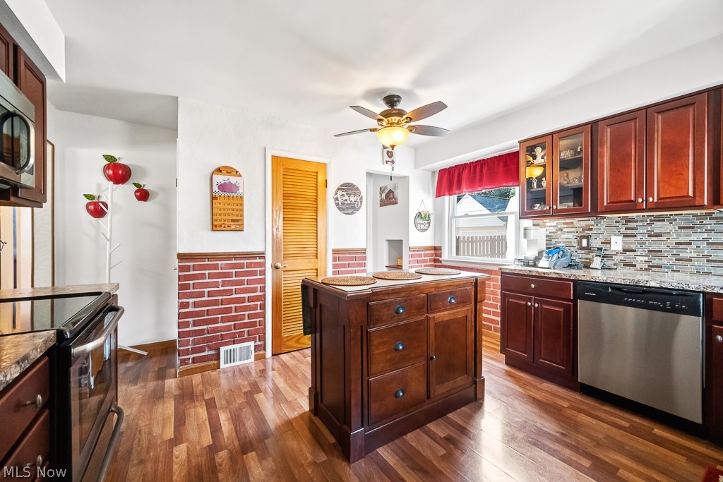 2823 Klusner Avenue Property Photo 4