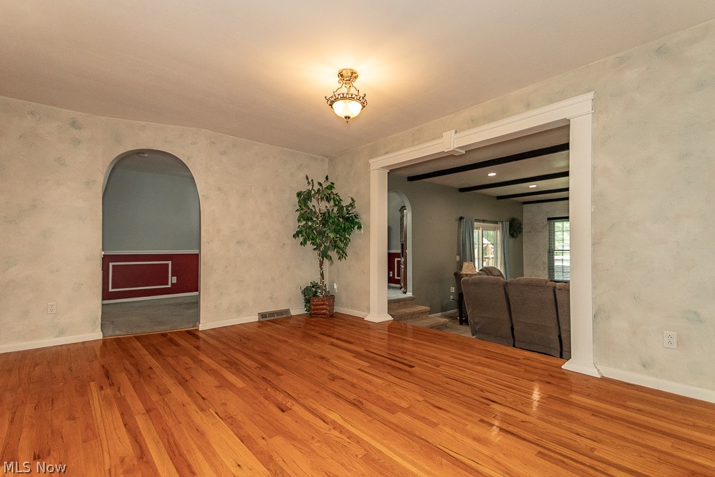 8831 Pine Tree Drive Property Photo 5
