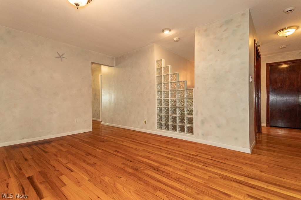 8831 Pine Tree Drive Property Photo 6