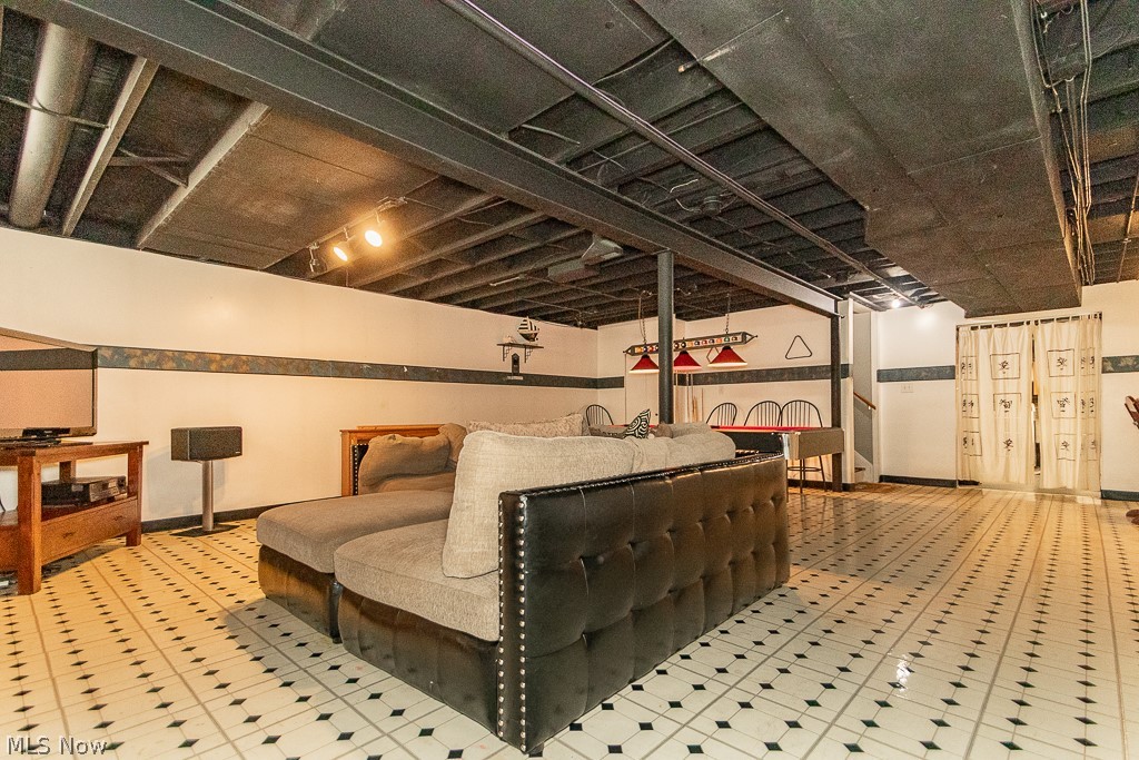 8831 Pine Tree Drive Property Photo 31