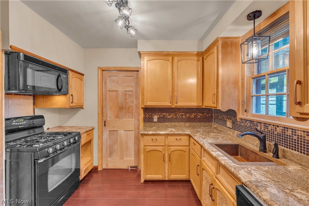 3675 Avalon Road Property Photo 10