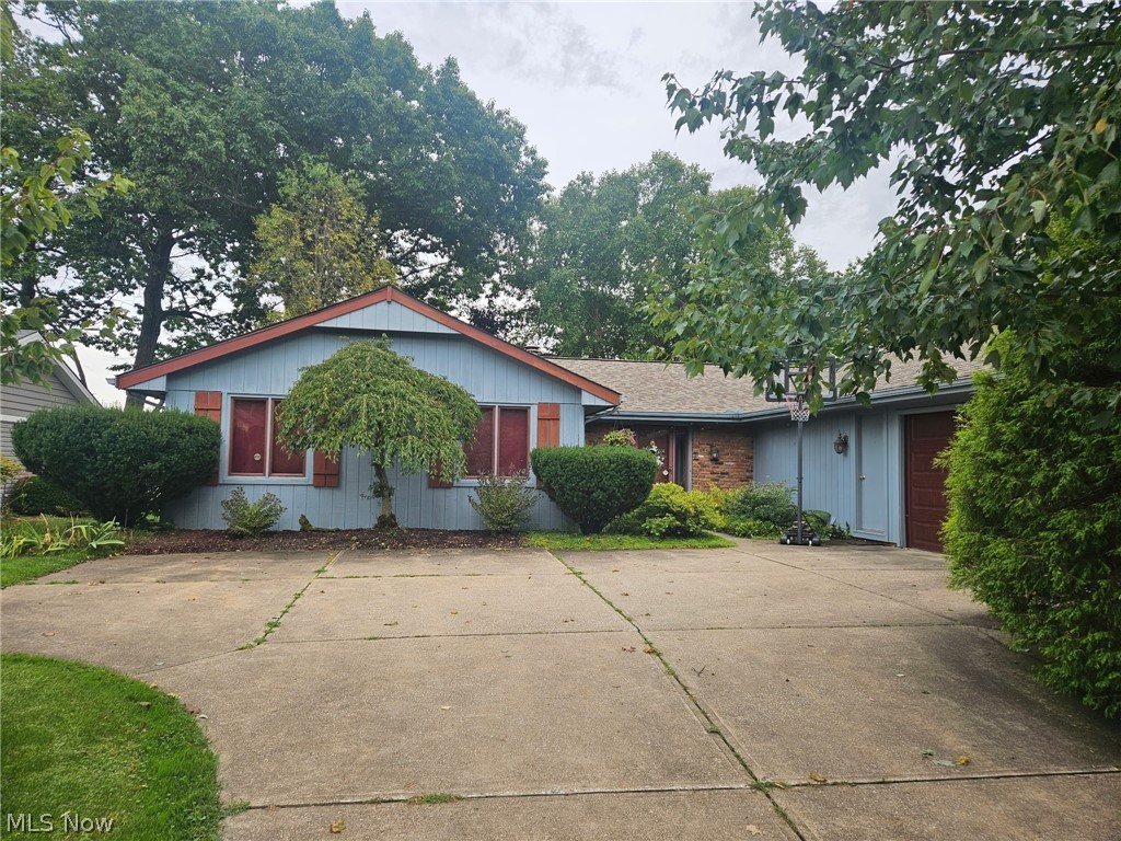 1240 Surfside Circle Property Photo 1