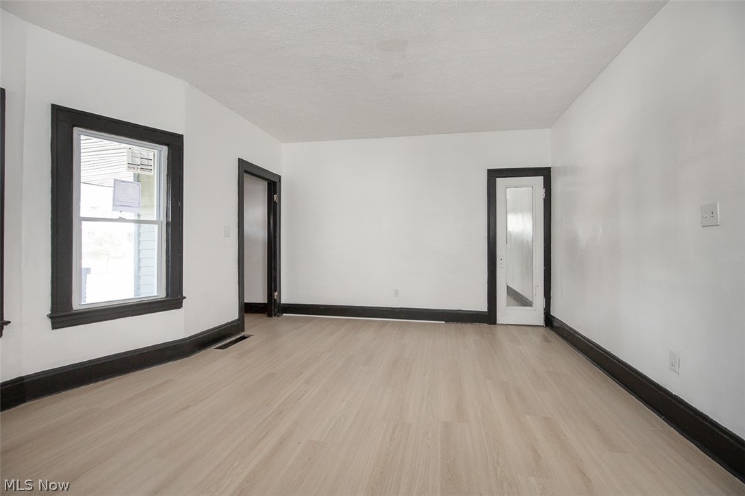 3692 E 146th Street Property Photo 2