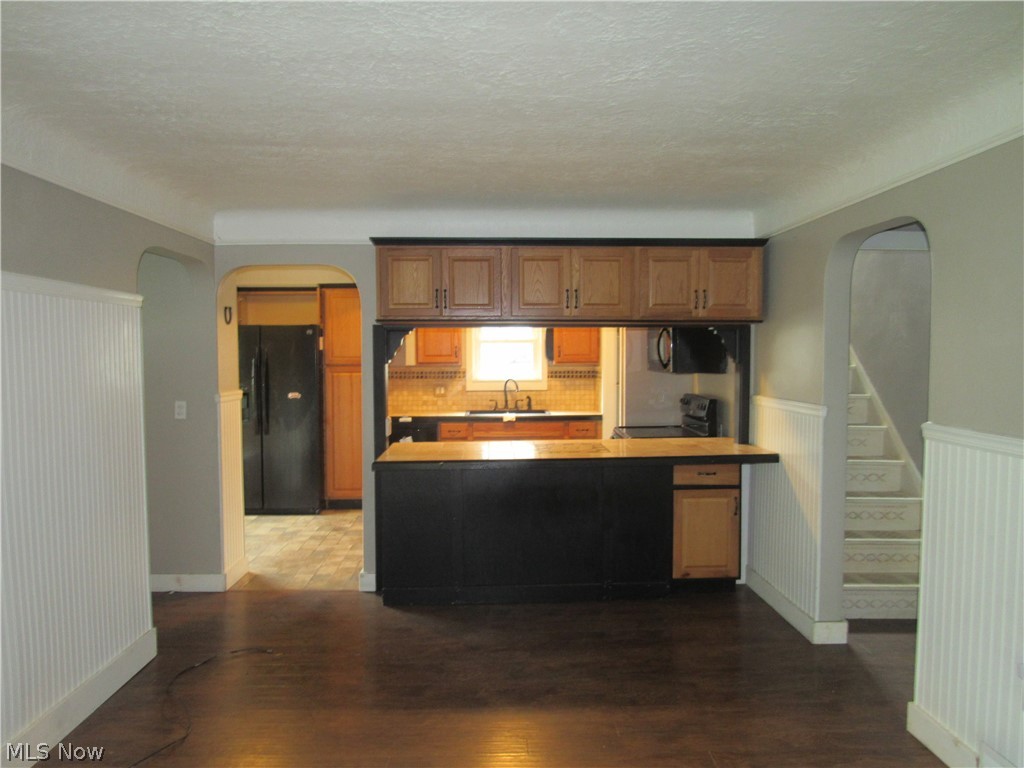 6224 Engle Road Property Photo 4