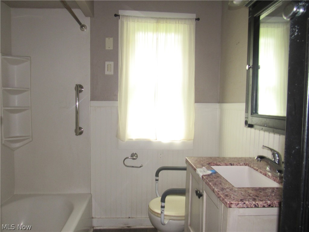 6224 Engle Road Property Photo 10