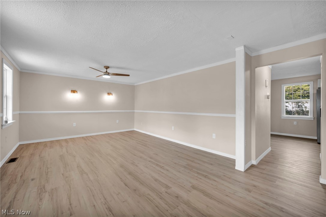 1125 E Farwell Street Property Photo 4