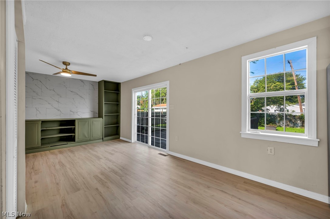 1125 E Farwell Street Property Photo 6