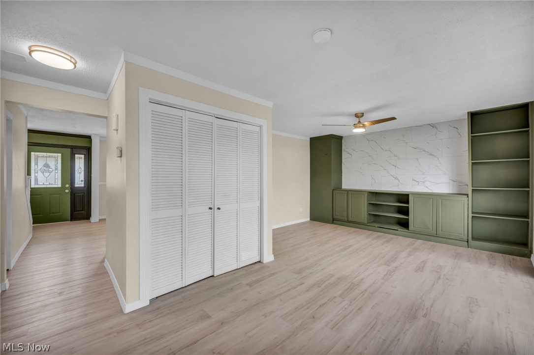 1125 E Farwell Street Property Photo 7