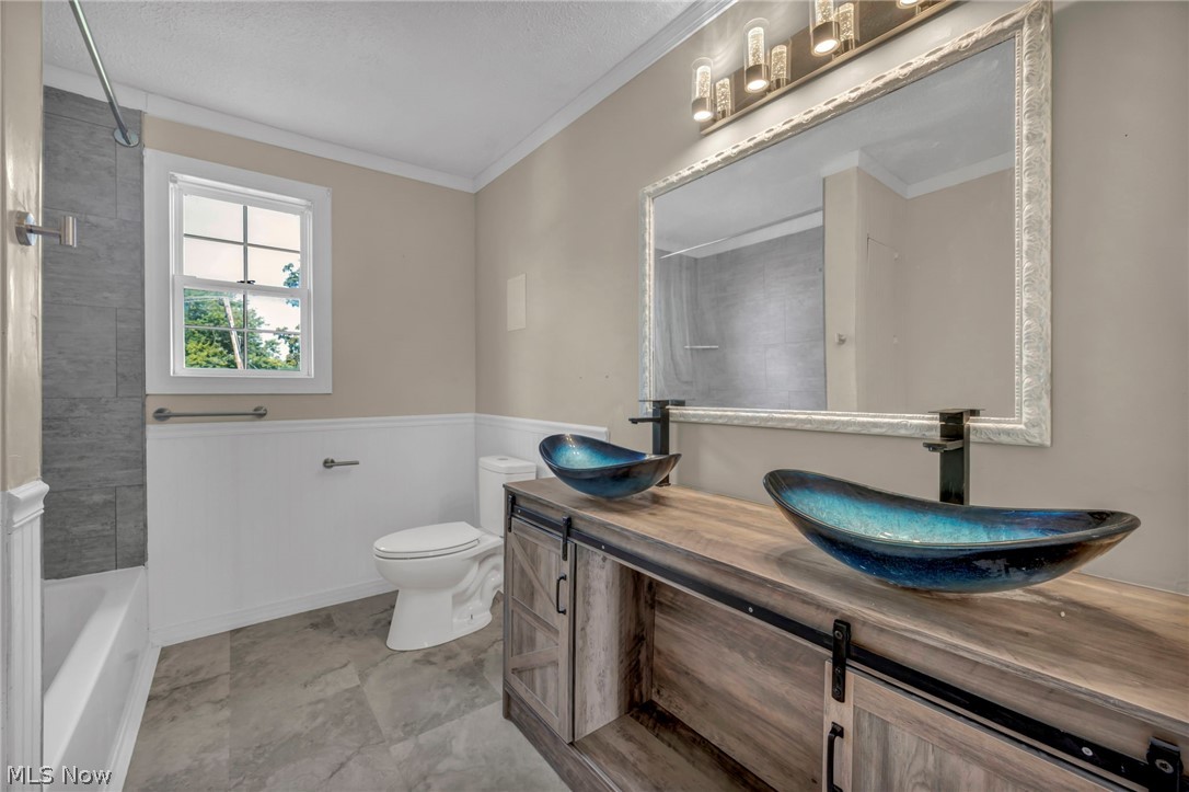 1125 E Farwell Street Property Photo 27
