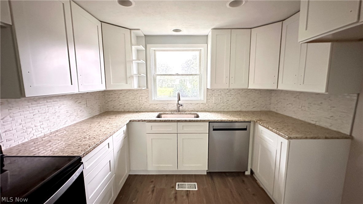 233 John Street Property Photo 11