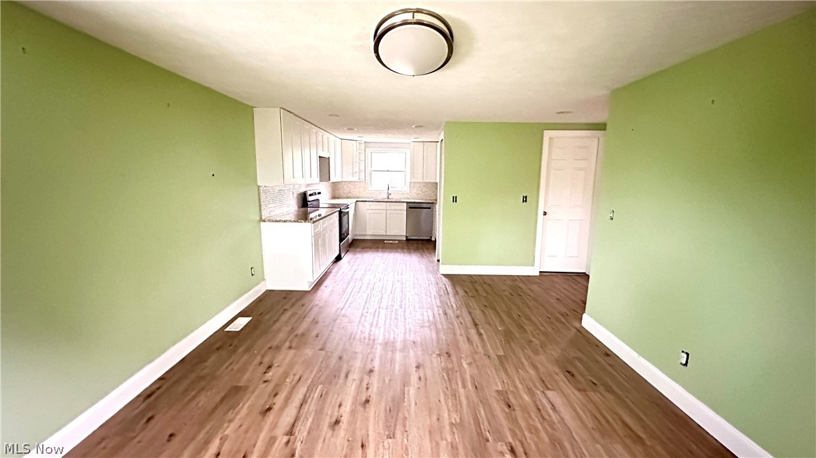 233 John Street Property Photo 14