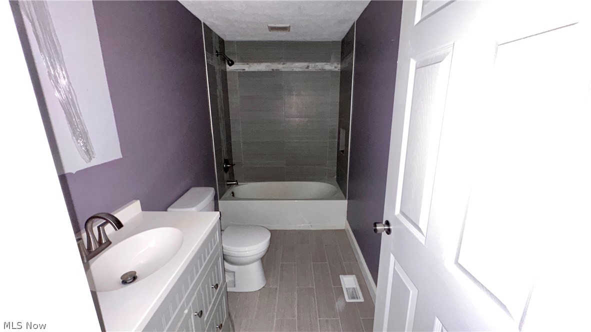 233 John Street Property Photo 17