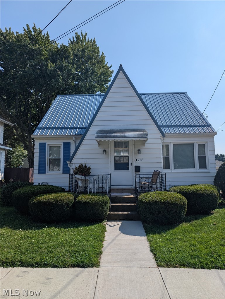 313 E Line Street