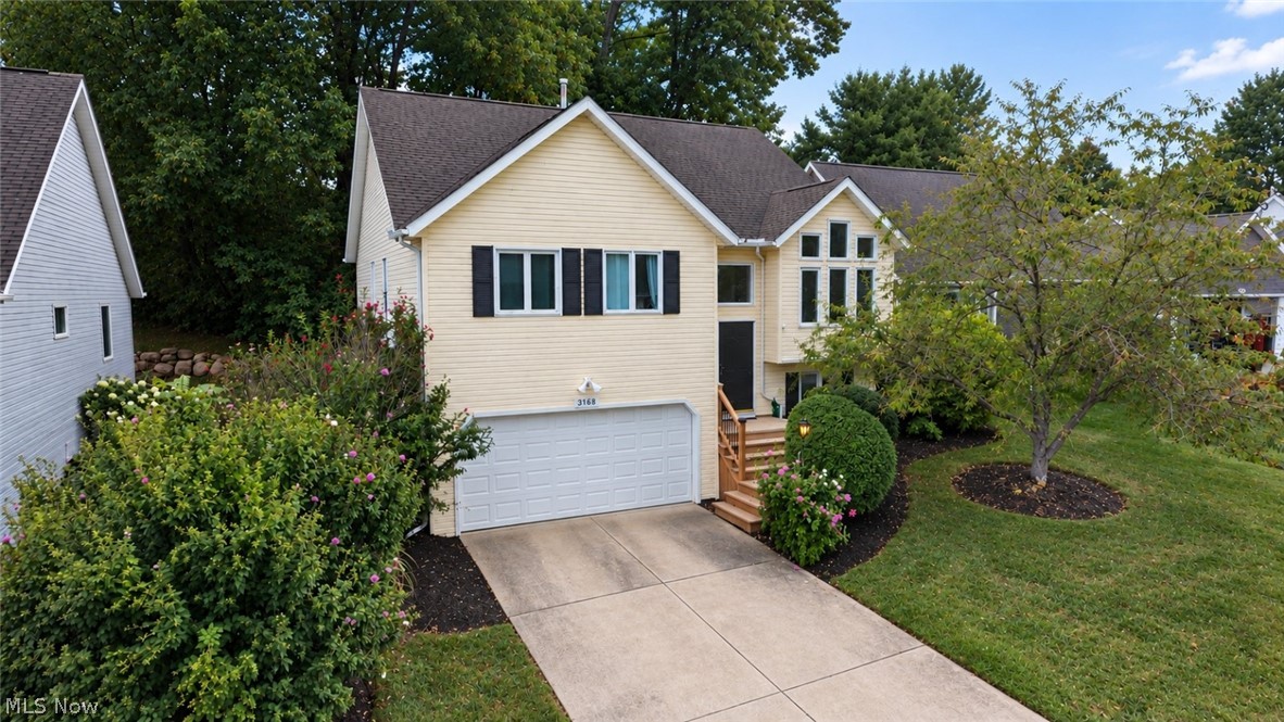 3168 Pondview Drive Property Photo 2