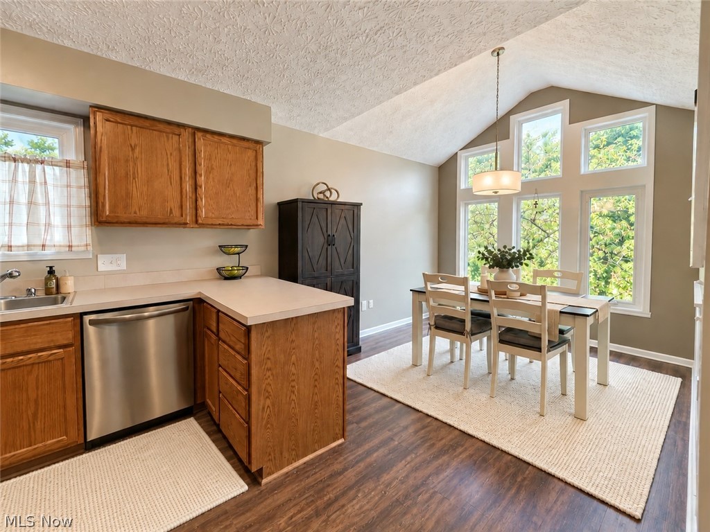 3168 Pondview Drive Property Photo 7