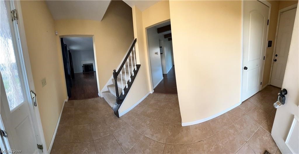 5225 Oakbriar Circle Ne Property Photo 2