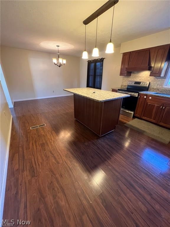 5225 Oakbriar Circle Ne Property Photo 3