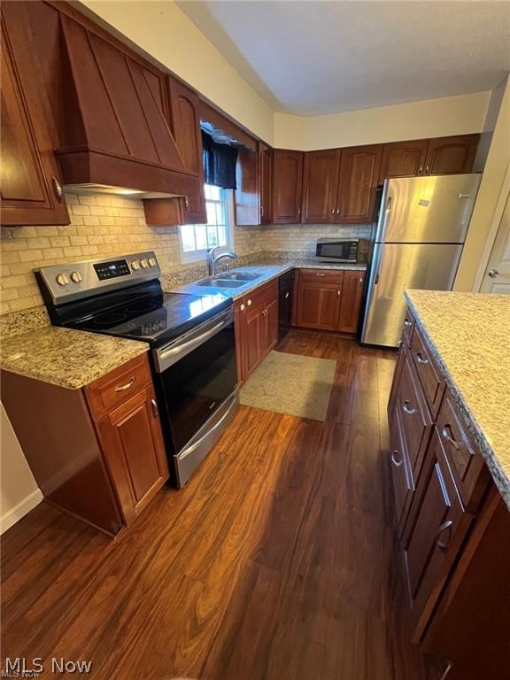 5225 Oakbriar Circle Ne Property Photo 4