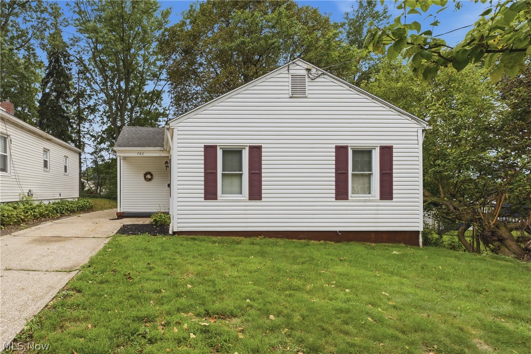 782 Saxon Avenue Property Photo 1