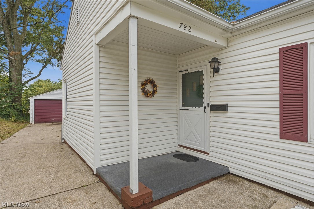 782 Saxon Avenue Property Photo 3