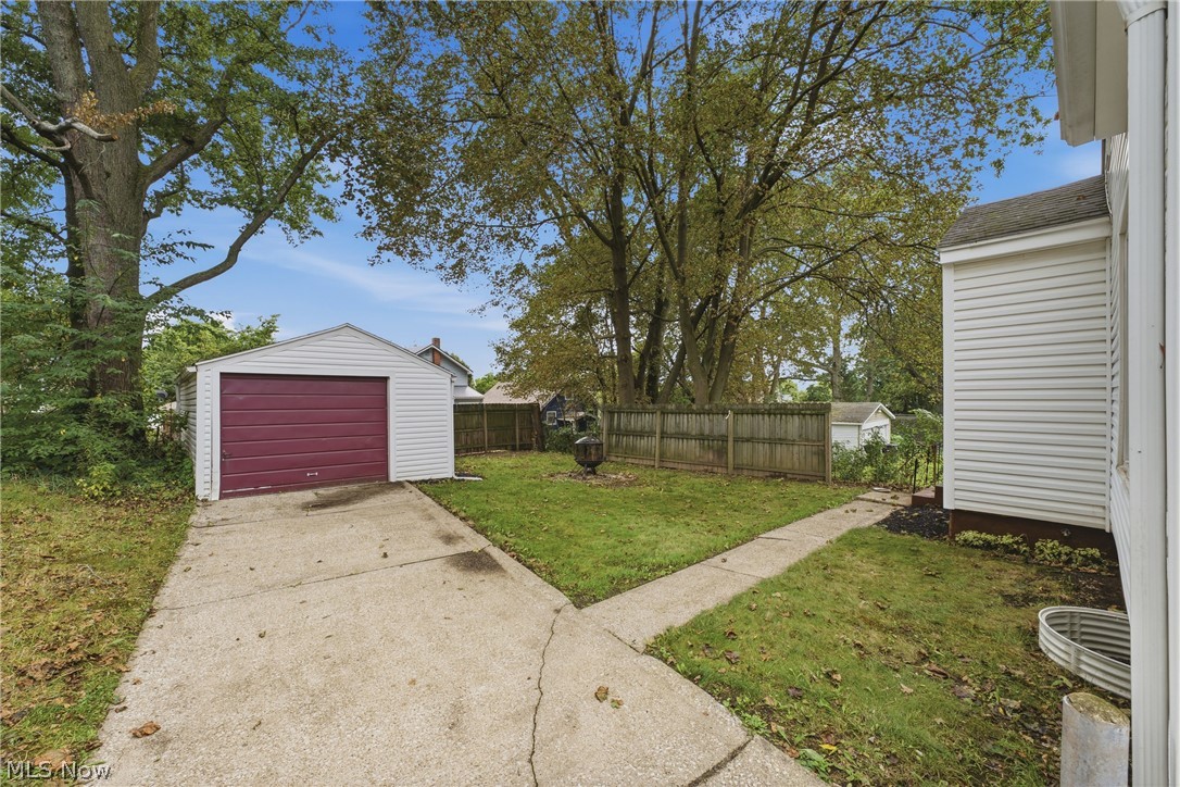 782 Saxon Avenue Property Photo 4