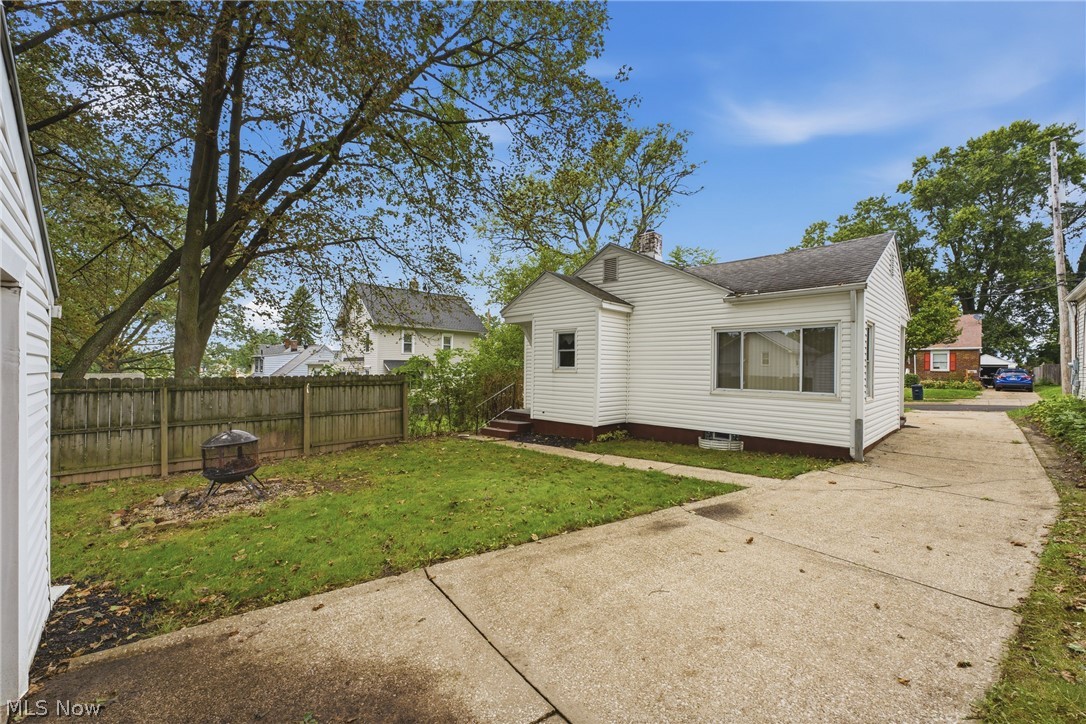 782 Saxon Avenue Property Photo 5