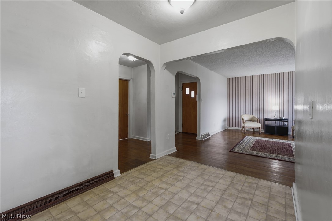 782 Saxon Avenue Property Photo 10