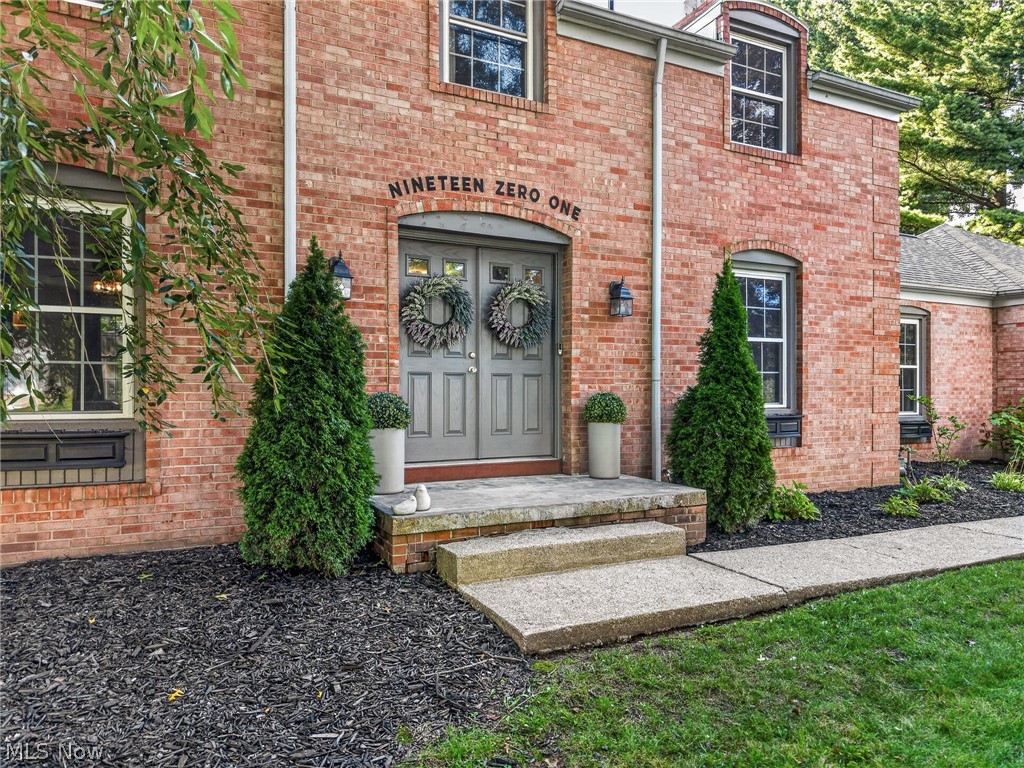 1901 Devonshire Drive Nw Property Photo 2
