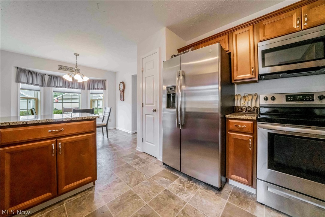 27282 Emerald Oval N Property Photo 10