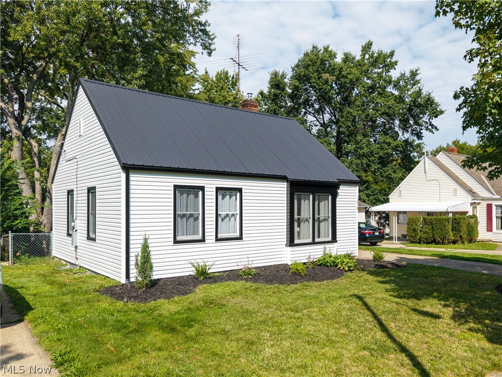 1618 Rockford Street Property Photo 1
