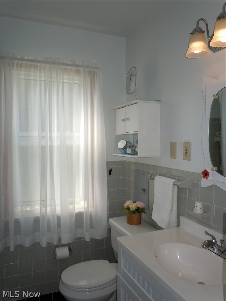 23750 Puritan Avenue Property Photo 9