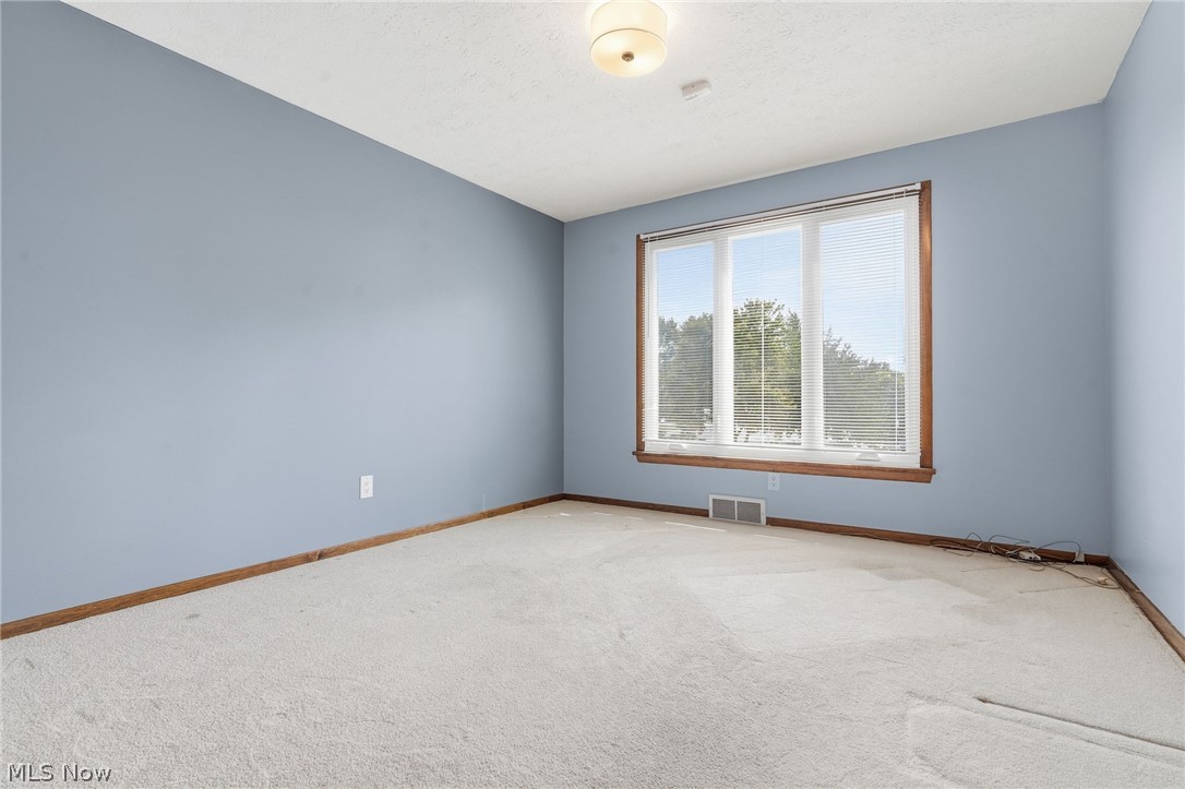 2215 Tamarack Circle Ne Property Photo 25