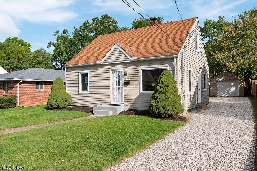 827 Davies Avenue Property Photo 1