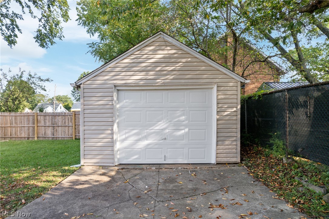 827 Davies Avenue Property Photo 31