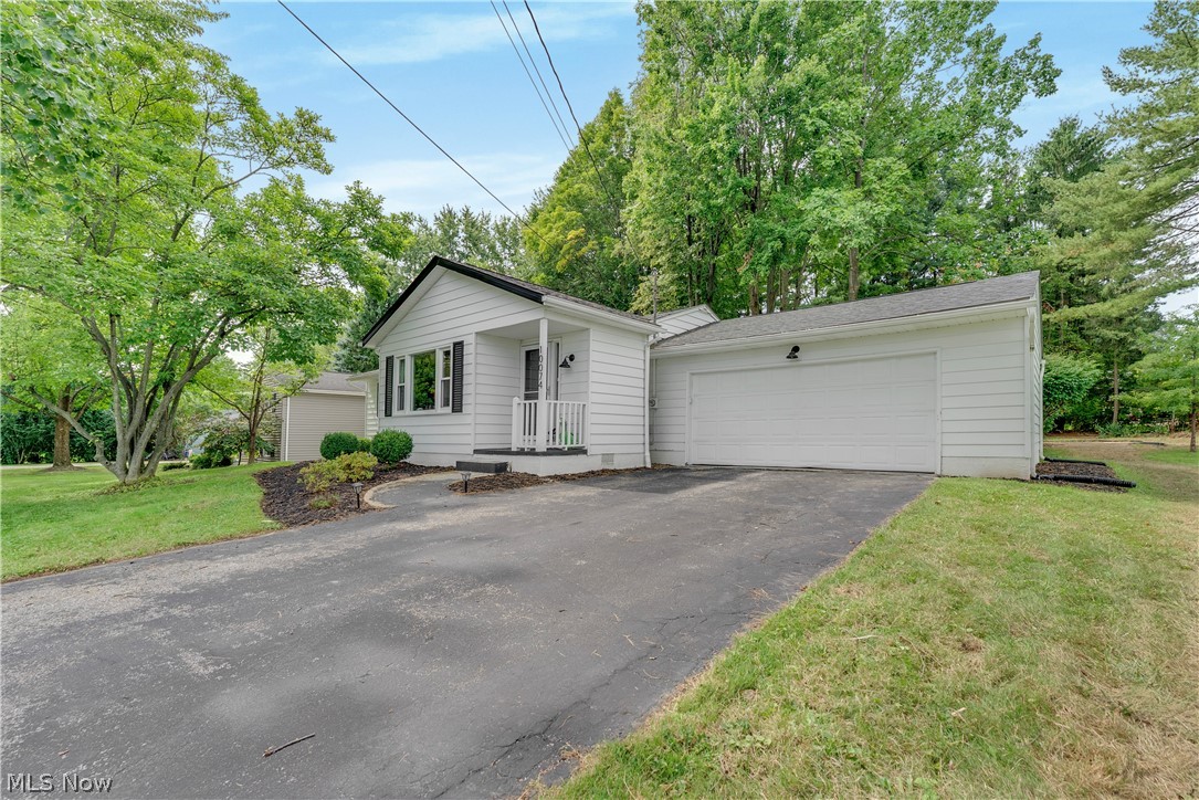 10074 Darrow Road Property Photo 4