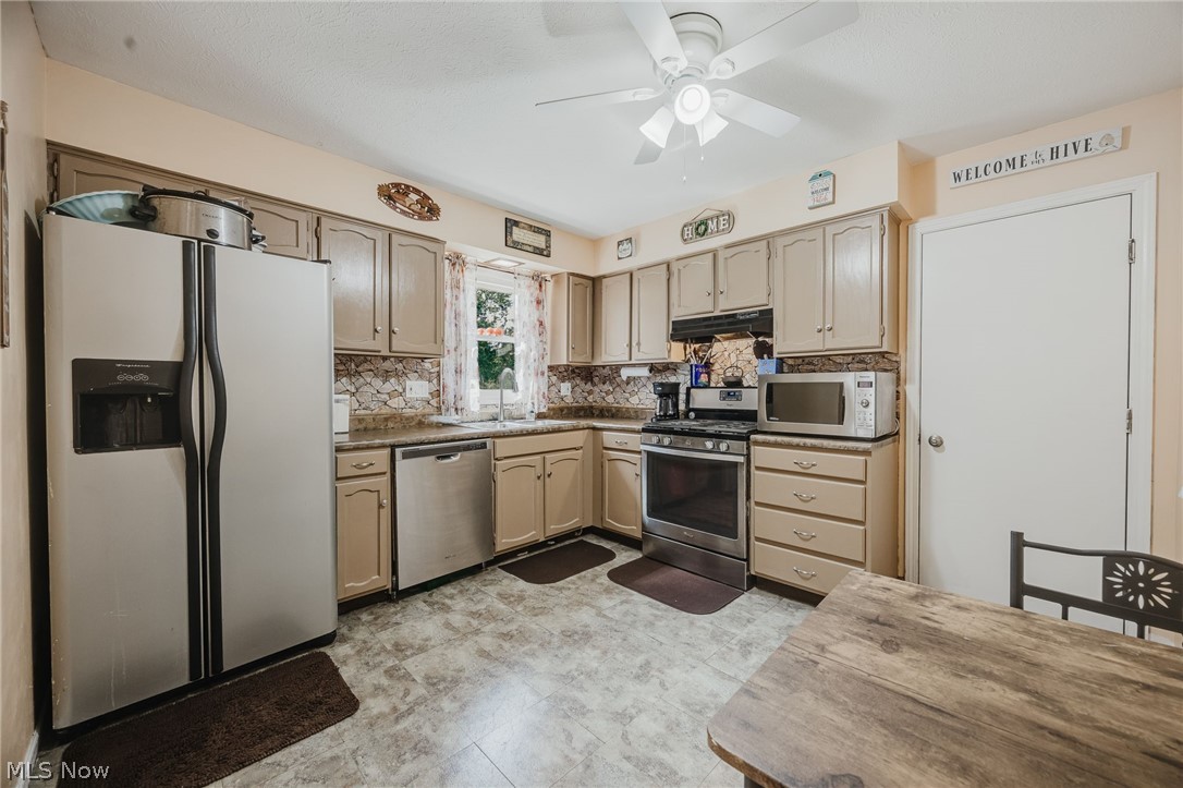 1004 Lancaster Drive Property Photo 9