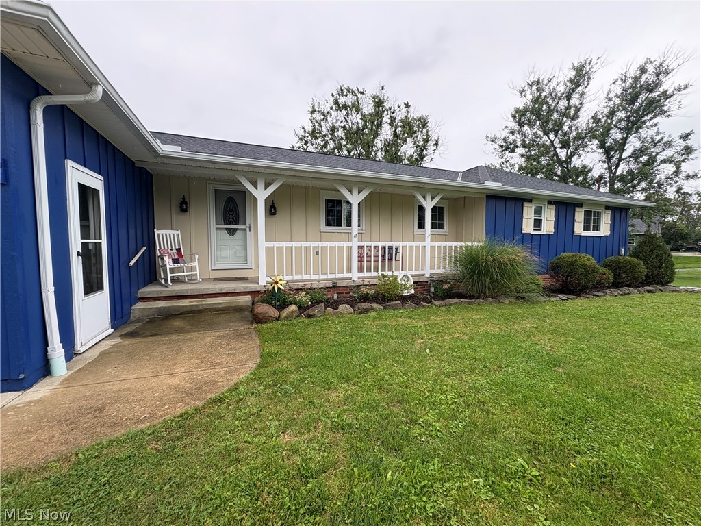 28000 Aurora Road Property Photo 4