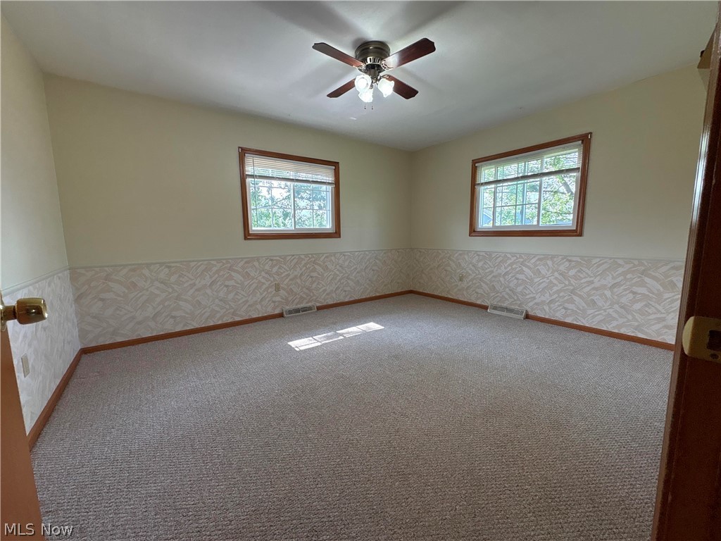 28000 Aurora Road Property Photo 18