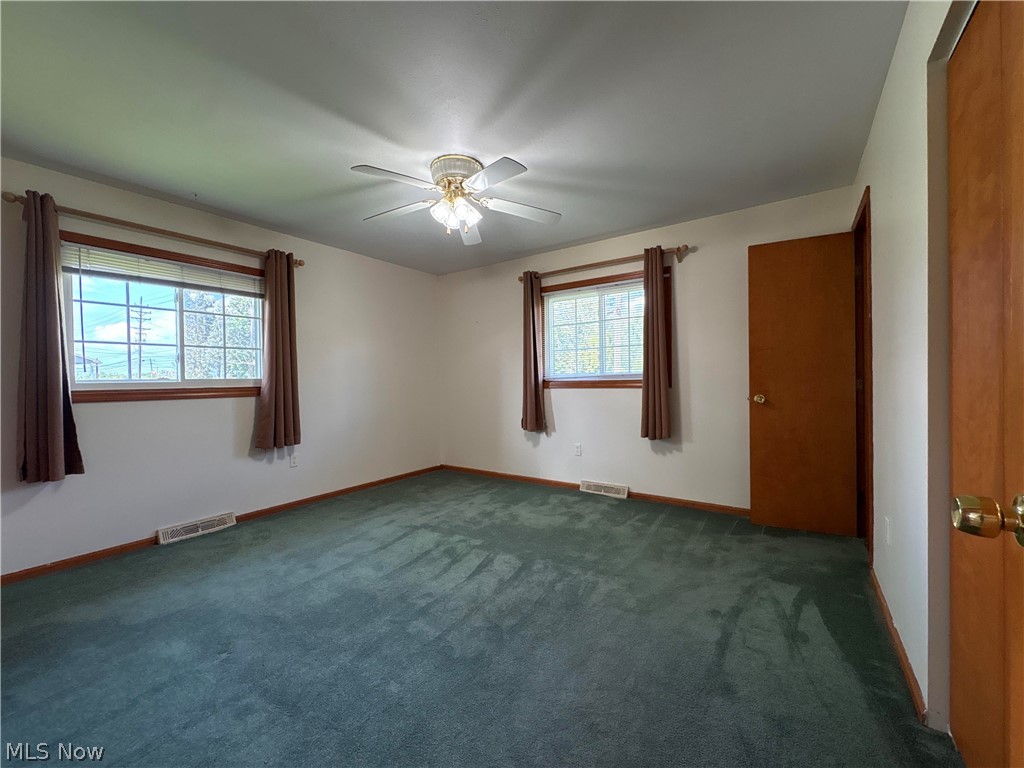 28000 Aurora Road Property Photo 20