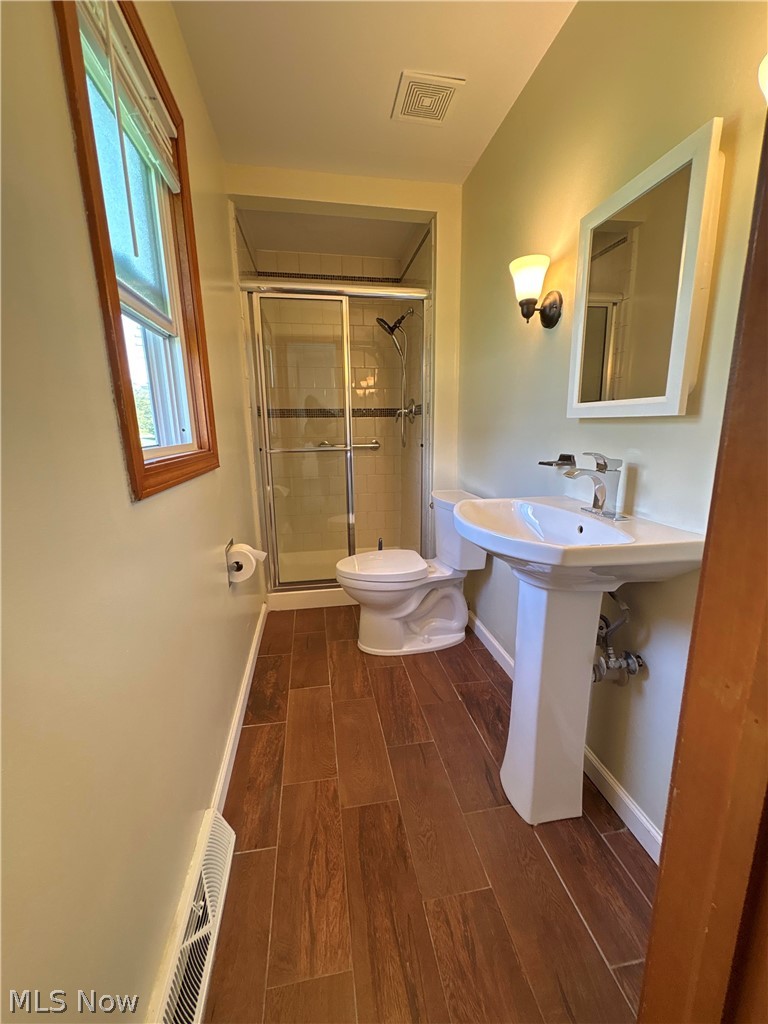 28000 Aurora Road Property Photo 22