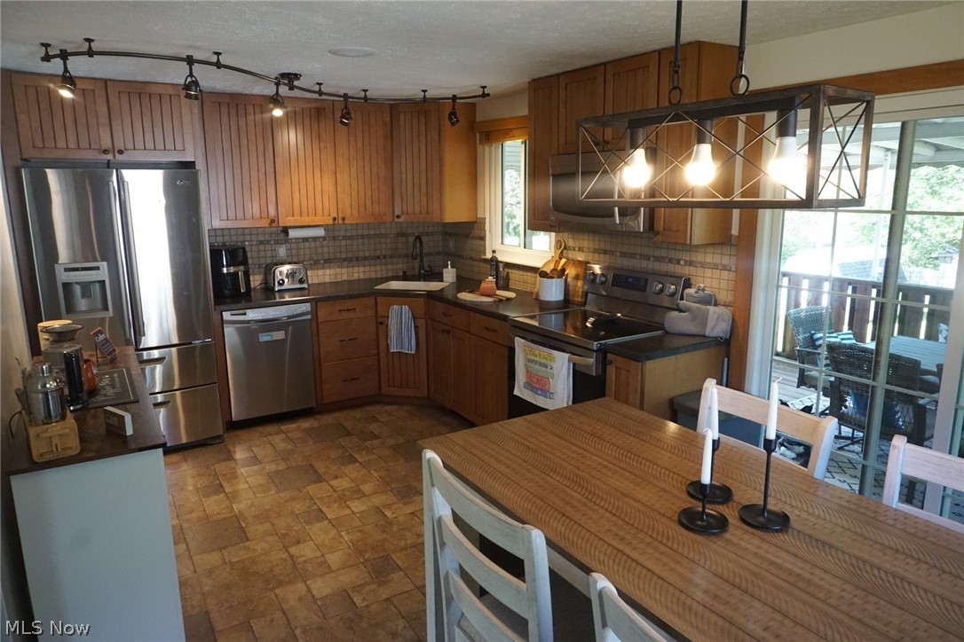 951 Brookpoint Drive Property Photo 6